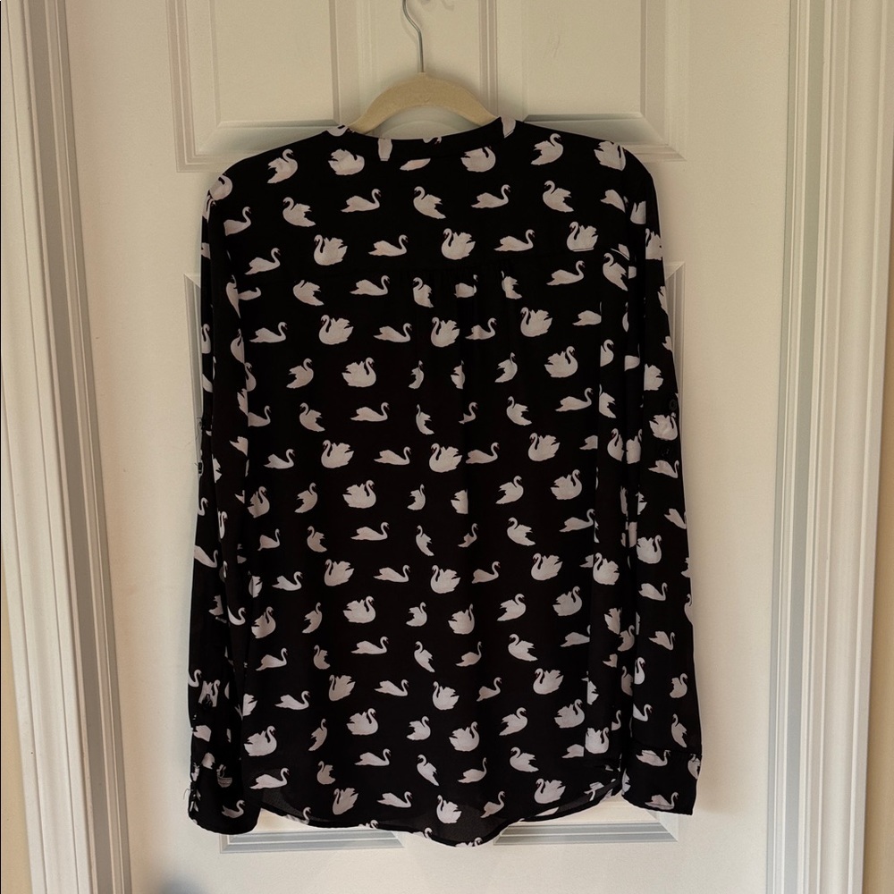 Soho New York &‎ Company Long Sleeve Blouse - Large - Black White Swan Pattern - Picture 8 of 8
